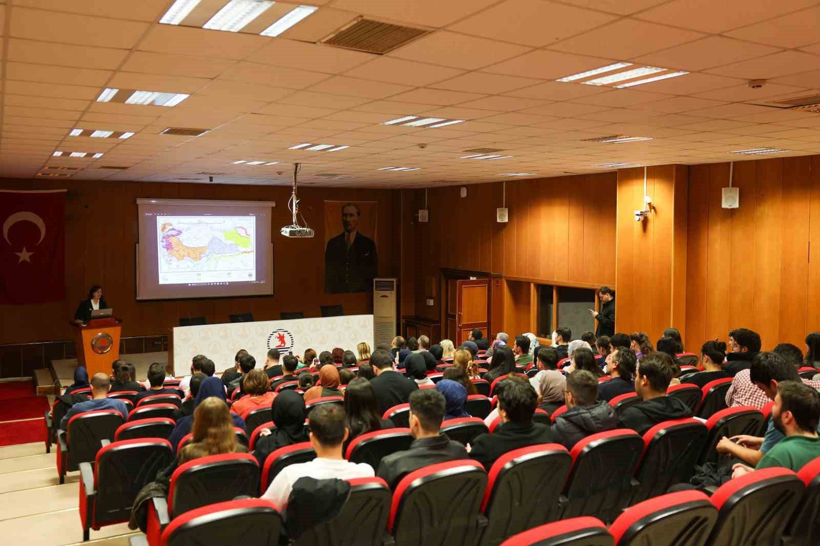 OMÜ'de 'Tarihsel Süreçte Cumhuriyet ve Kazanımları' konferansı