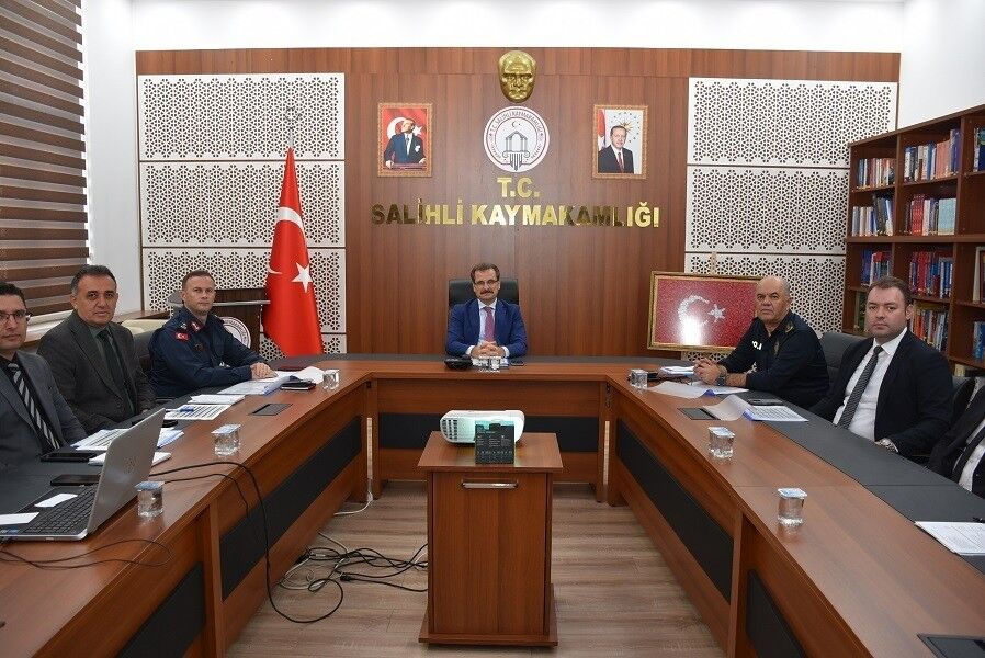 Salihli'de metruk yapılara yönelik çalışmalar masaya yatırıldı