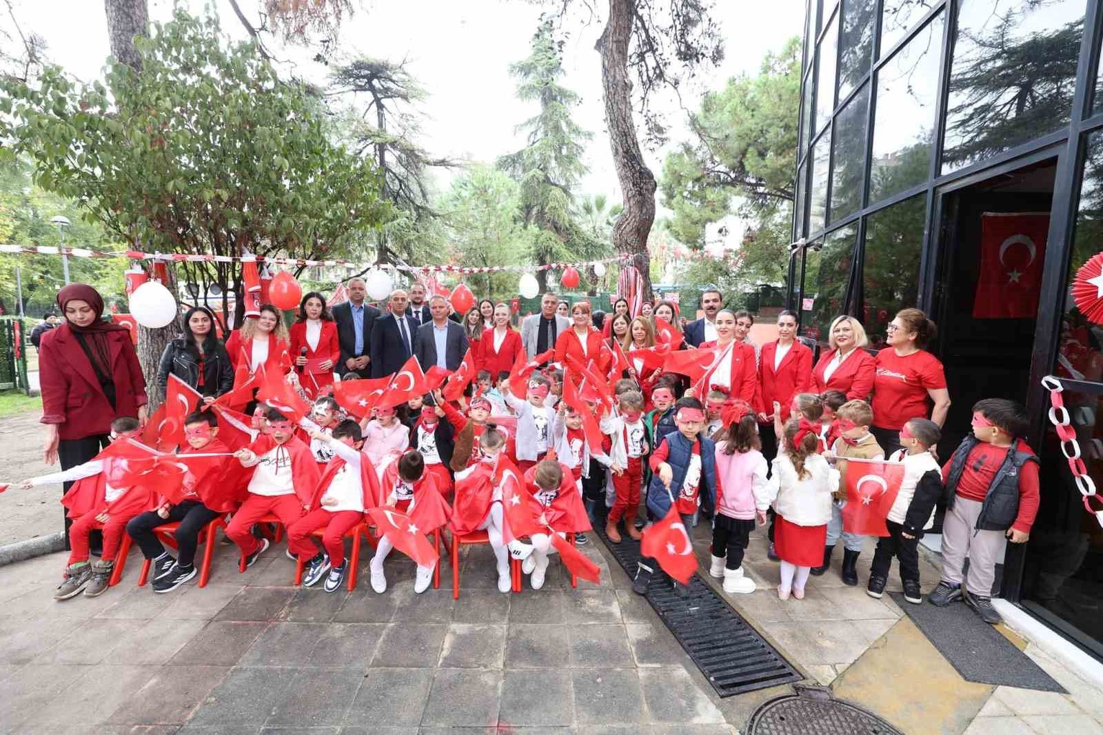 Şehzadeler'de miniklerden cumhuriyet coşkusu