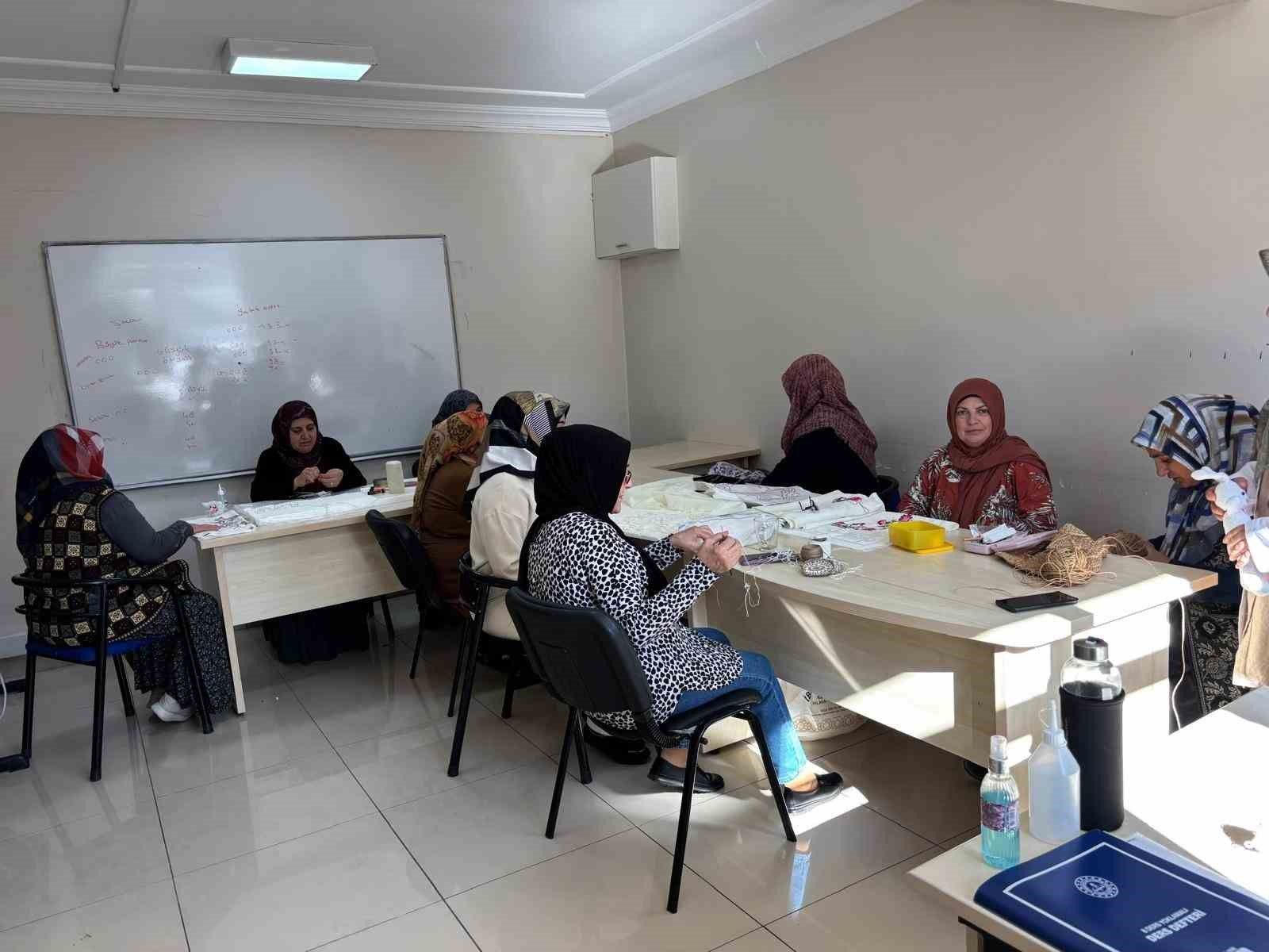 Tercan Halk Eğitim Merkezi'nde 112 kursiyer eğitim alıyor