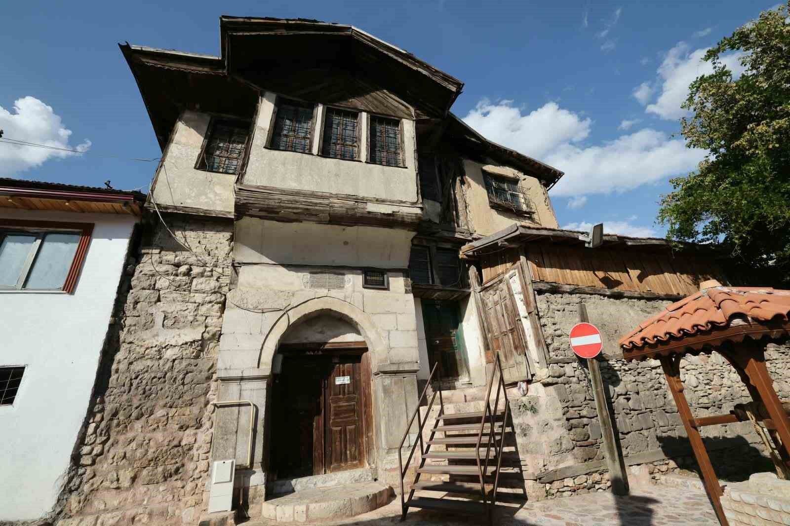 Tokat'ta kentsel dönüşüm kapsamında yıkım çalışmaları başladı