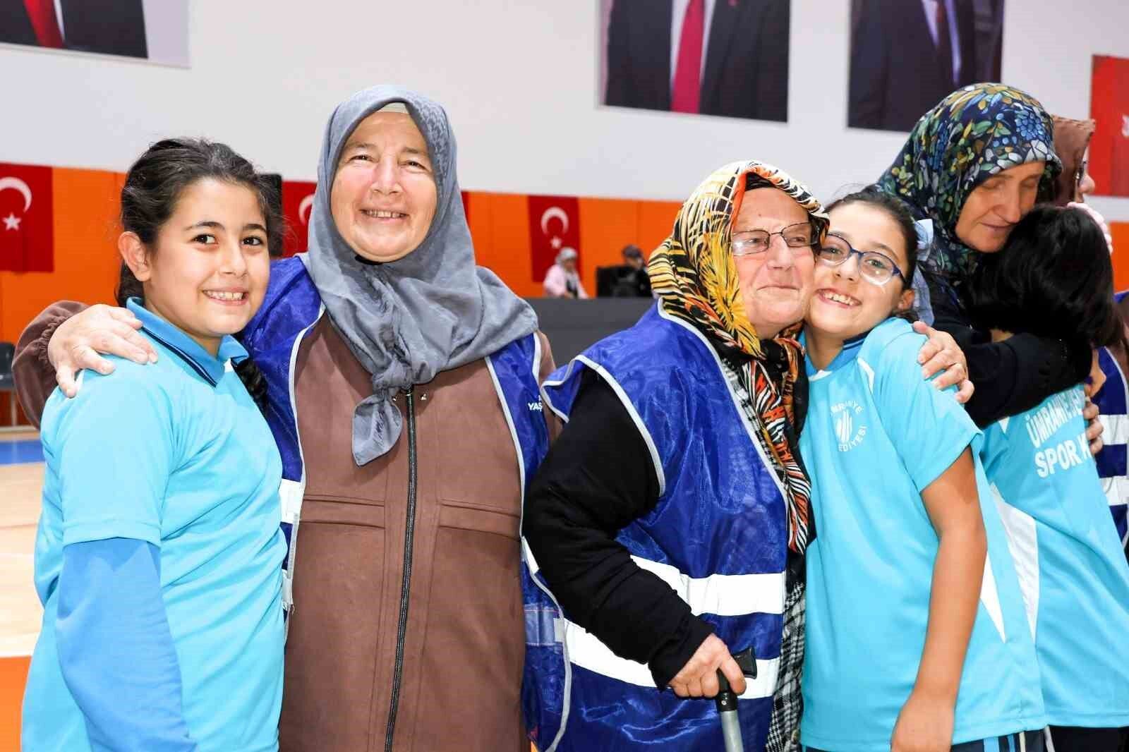 Ümraniye'de Dünya Yaşlılar Günü'nde kuşaklar arası buluşma