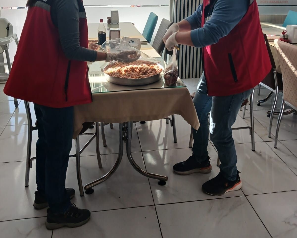 Uşak'ta et ürünlerinden analiz için numune alındı