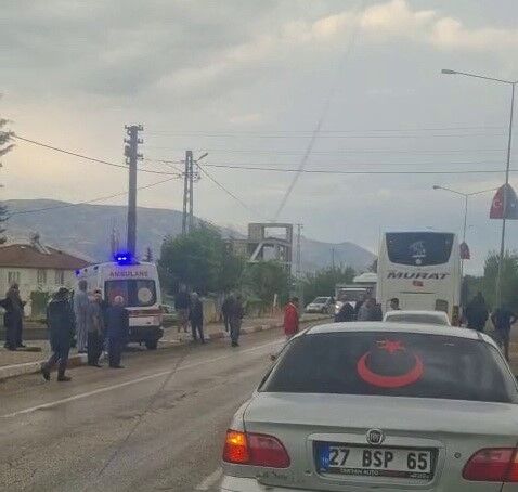 Yolcu otobüsü yayaya çarptı: 1 yaralı