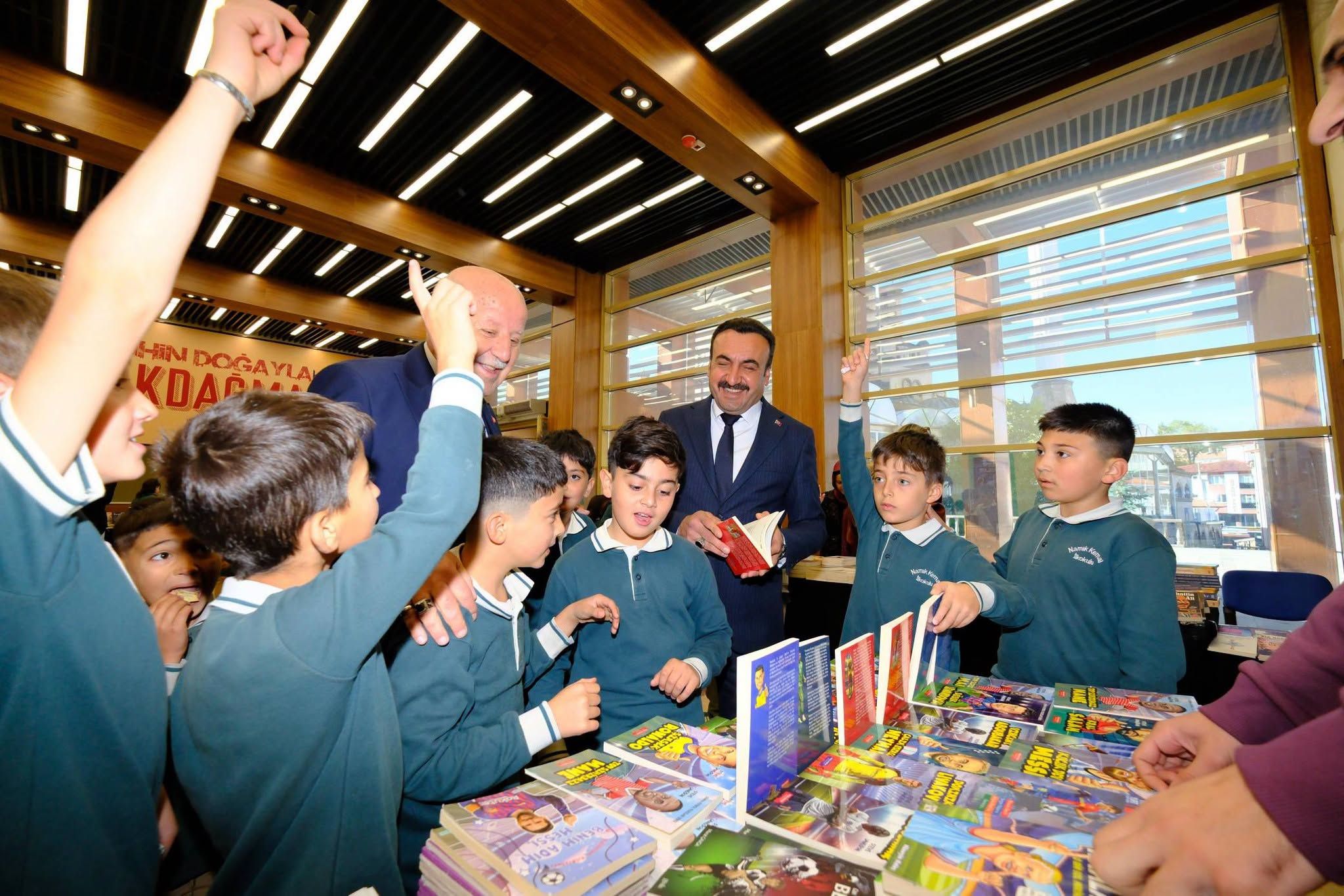 Akdağmadeni'nde 10 Bin Kitap Okurla Buluşuyor (3)